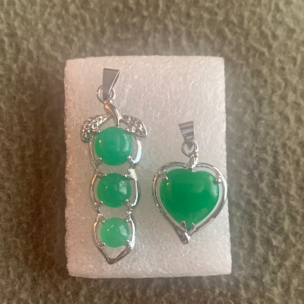 New beautiful green and silver pendants. Set of 2. See pictures for sizes.